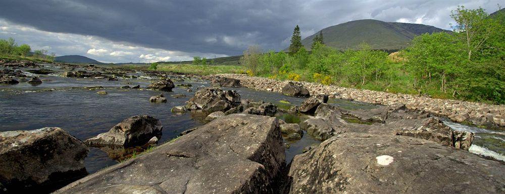 Bridge Of Orchy Hotel エクステリア 写真